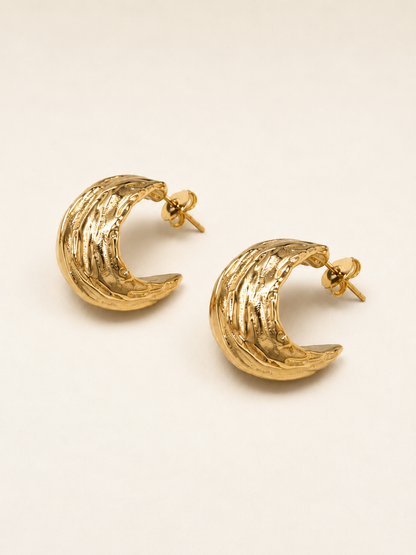 Aura Sculpted Hoop Earrings – 18K Gold Plated Stainless Steel